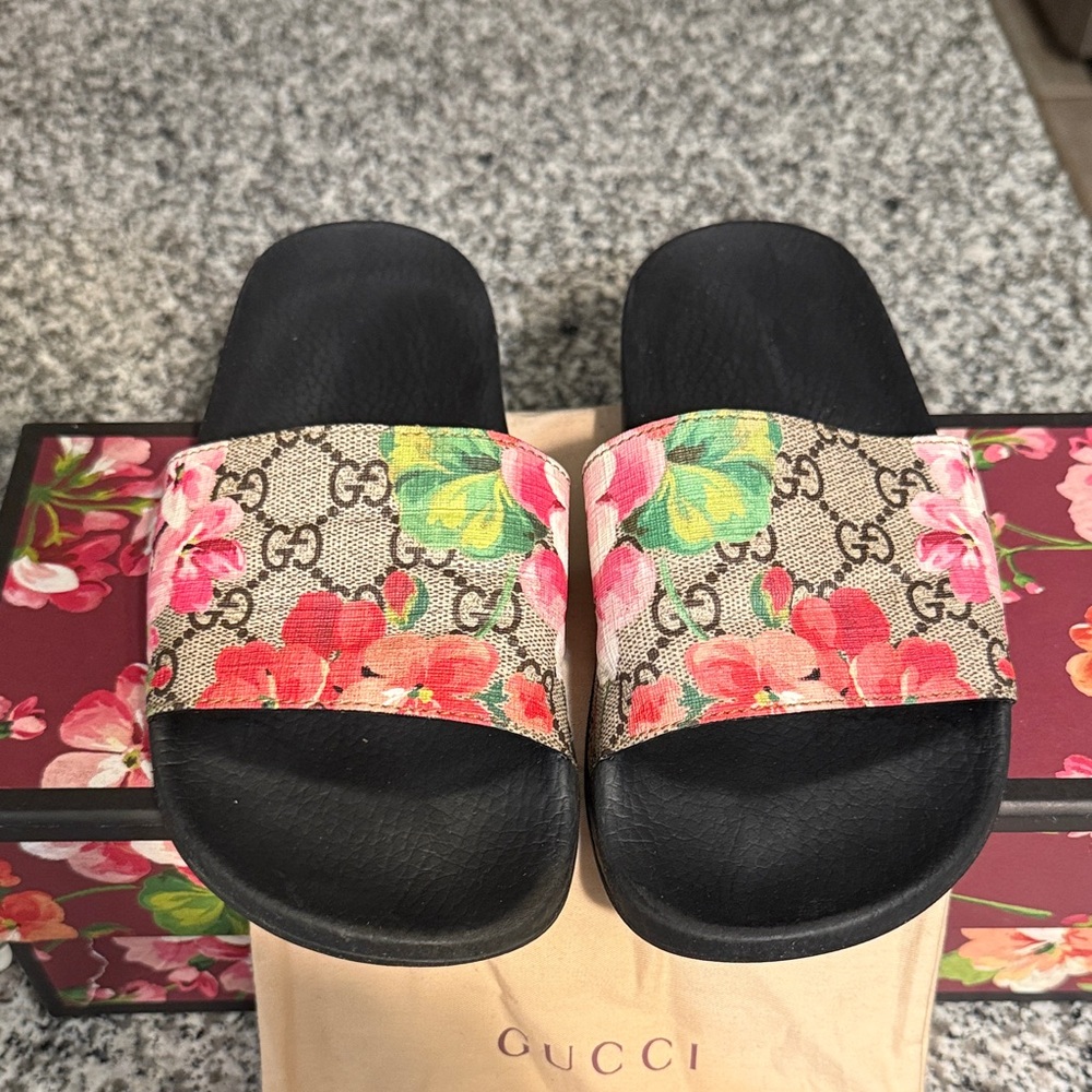 Gucci Bloom GG Slide Sandals - Black and Multicolor